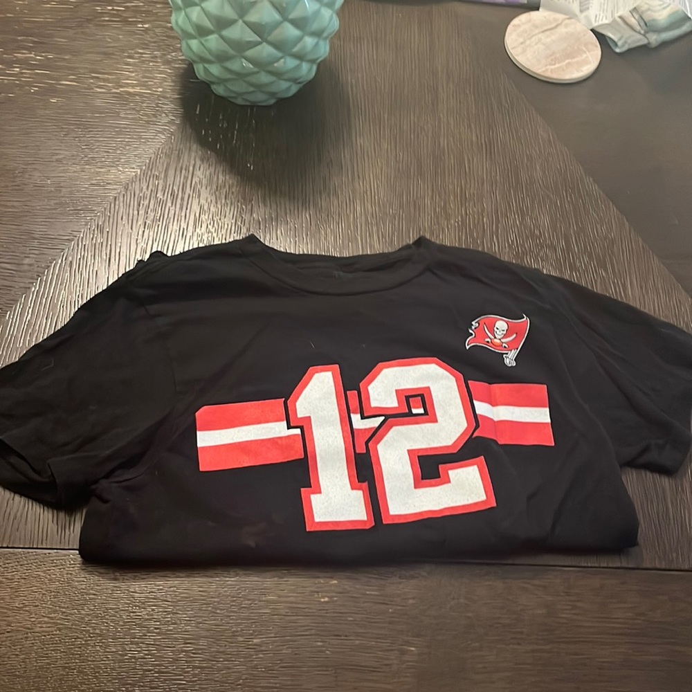 Black red and white Brady tee bucks